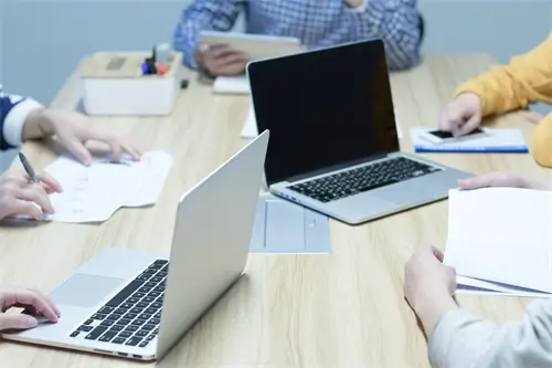 乌干达那边的人到广州旅游多少公里